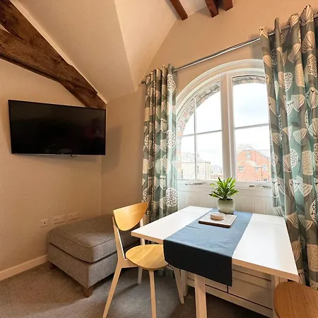 The Warehouse Apartments, 1 - Bed, Sleeps 2, - Uk דירה *